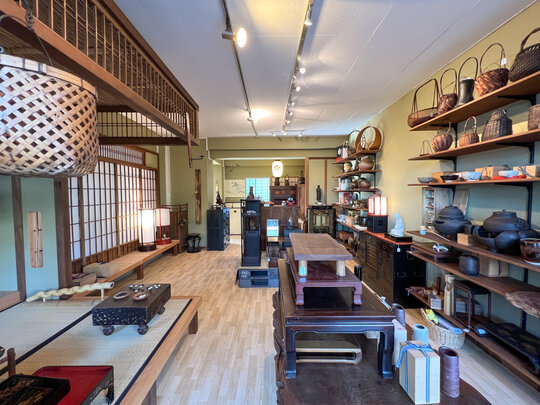 Shoji Bau Ausstellungsraum mit Shoji Raumteiler und japanischen Antiquitäten | © Shoji Bau | Japanische Räume und Möbel