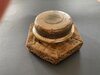 Japanischer Ritualgong – antikes Klanginstrument auf gepolsterter Unterlage Japanischer Ritualgong – antikes Klanginstrument auf gepolsterter Unterlage