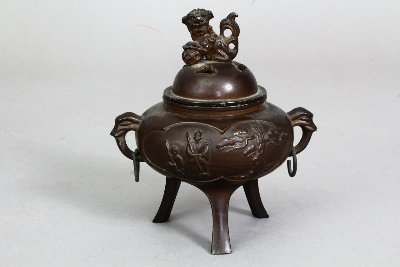 有田焼　香炉　Japanese antique incense burner 有田焼 香炉 Japanese antique incense burner