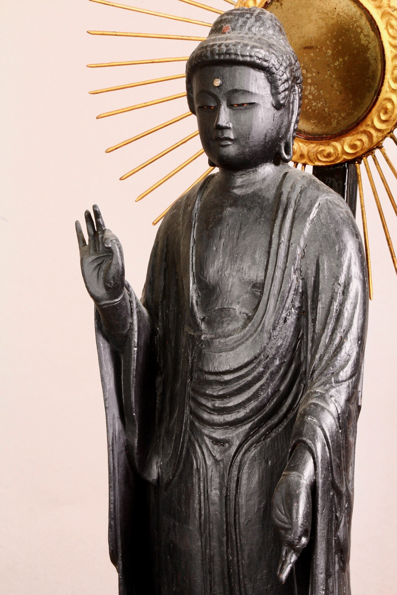 Feine Amida Nyorai Statue mit Lotusbasis und Strahlenkranz – spirituelle Skulptur aus Japan