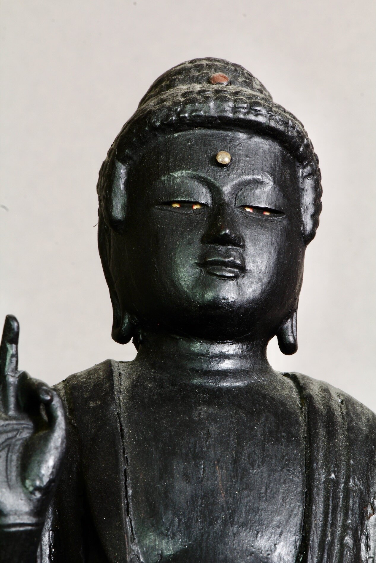 Feine Amida Nyorai Statue mit Lotusbasis und Strahlenkranz – spirituelle Skulptur aus Japan