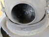 Blick ins Innere des Chagama – Gebrauchsspuren und Patina der Teekesselwand Blick ins Innere des Chagama – Gebrauchsspuren und Patina der Teekesselwand