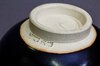 Fuß und Signatur einer traditionellen japanischen Chawan Fuß und Signatur einer traditionellen japanischen Chawan