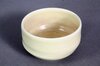 Chawan mit cremiger Glasur und subtiler Rissstruktur innen und außen Chawan mit cremiger Glasur und subtiler Rissstruktur innen und außen