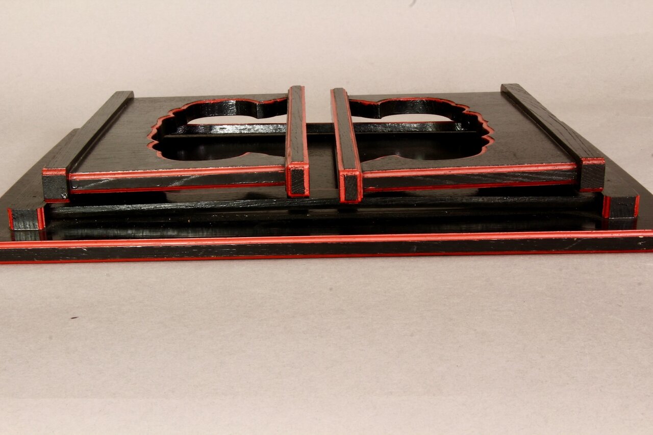 Japanischer Klapp-Schreibtisch – kompakt zusammengelegt, rot-schwarz lackiert