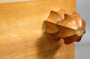 Detailansicht eines kunstvoll geschnitzten Beins an einem japanischen Go-Tisch Detailansicht eines kunstvoll geschnitzten Beins an einem japanischen Go-Tisch