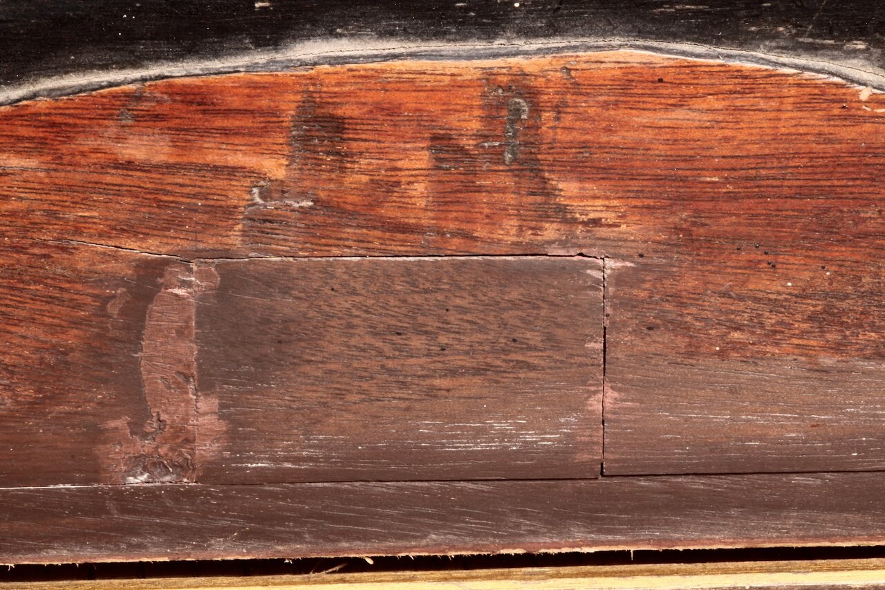 Rückansicht des Schildes mit eingefügtem Reparaturholz