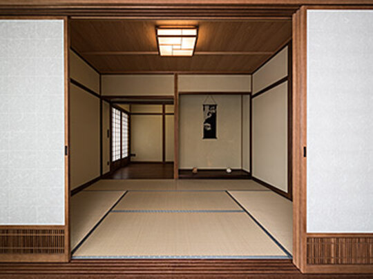 Wohnung japanisch einrichten - Shoji Bau bietet japanische Einrichtungsgegenstände und Kunst für Ihr Zuhause | © Shoji Bau | Japanische Räume und Möbel