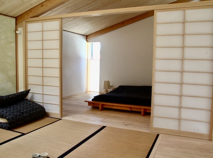 Japanische Einrichtung mit Shoji und Tatami