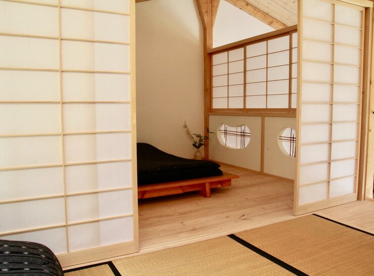 Japanische Einrichtung mit Shoji und Tatami
