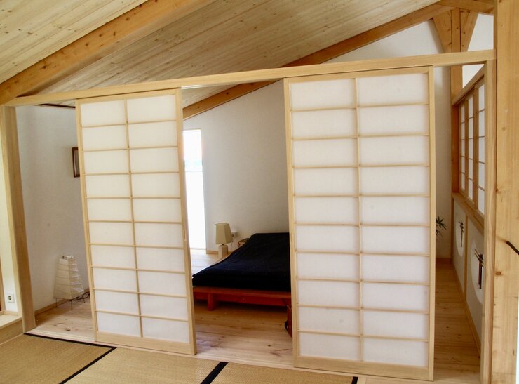 Japanische Einrichtung mit Shoji und Tatami